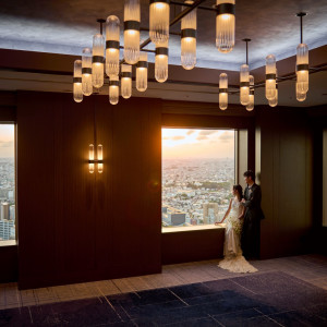 パーティーのプロローグは、明るい眺めを楽しみ、宴が進むにつれ夕暮れからトワイライトへ移りゆく|セルリアンタワー東急ホテルの写真(55547739)