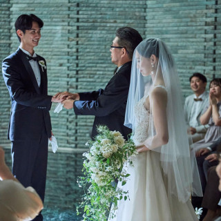 専任の牧師が一組ごとに心を寄せる温かみのある挙式は、記憶に残る、特別な時間