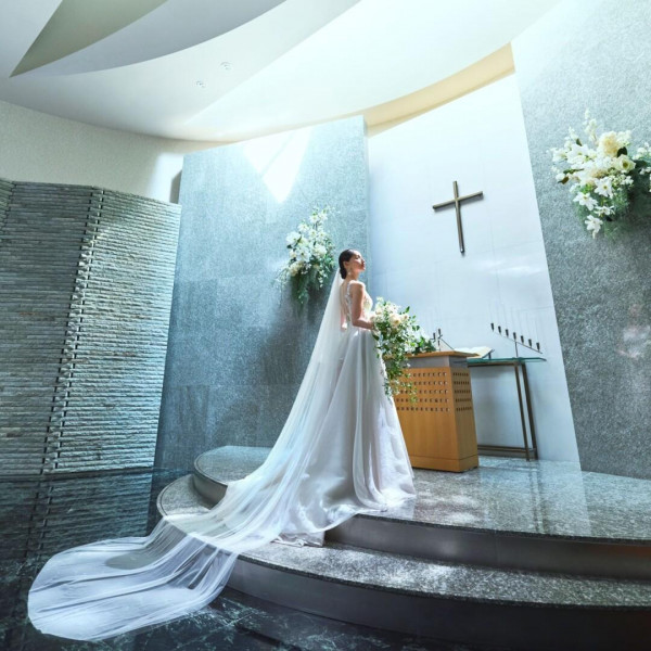 石造りの独立型教会「セルリアンタワーチャーチ」