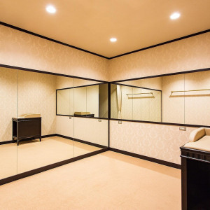 館内には、美容着付け室（予約必須）や更衣室、ベビールーム(ベビーベット、授乳室)等も完備！|東郷記念館／THE GARDENの写真(55757115)