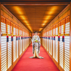 東郷神社ご本殿と披露宴会場を結ぶ回廊|東郷神社／原宿 東郷記念館の写真(49259244)