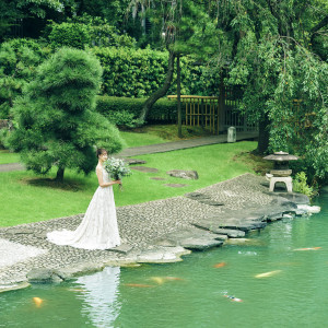日本庭園でのドレス姿は本当に素敵！ロケーショフォトや前撮りも承っております。|東郷神社／原宿 東郷記念館の写真(26265230)