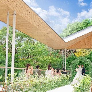 空と緑に包まれる特別な1枚