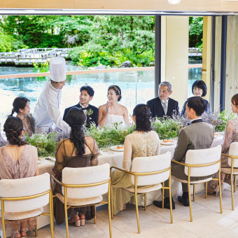 静けさと美しさに満ちた庭園で、家族と過ごす特別なひととき。心通う結婚式を叶えて。