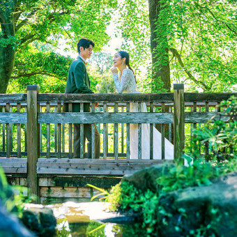 四季折々に美しい景観を織りなす広大な日本庭園