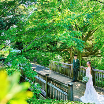 洋の華やかさと和の趣が重なるロケーション