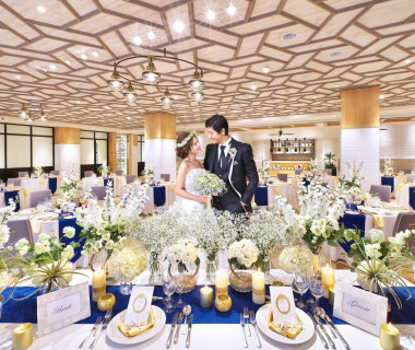 ナチュラルで自然体の結婚式がオススメな披露宴会場はアメリカ西海岸をイメージ。木目の暖かさ感じる2016年9月にオープンの新会場