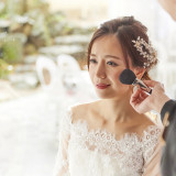 未来の花嫁様のご希望のヘアメイクを美容スタッフにお申し付けください!