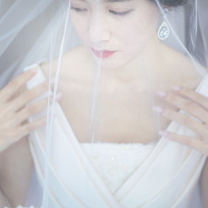 透き通るような美肌に見えるドレスの色合い、素材、ベールまで試着でアドバイス|ベルセゾンの写真(20926066)