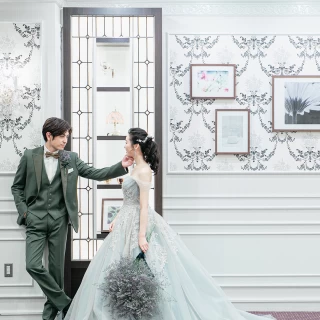 上品な花嫁に生まれ変わる一着。ぜひ試着してみて