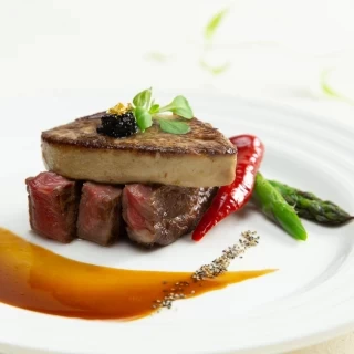 【肉料理】和牛サーロインステーキ 特製フォアグラ入りソースにて