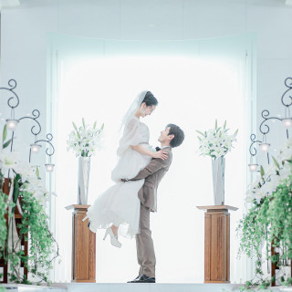 光のバージンロードがm花嫁を美しく魅せるチャペルでロマンチックなセレモニーを♪