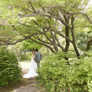 木漏れ日が感じられるお庭でも撮影可能|リーガロイヤルホテル東京の写真(32079446)