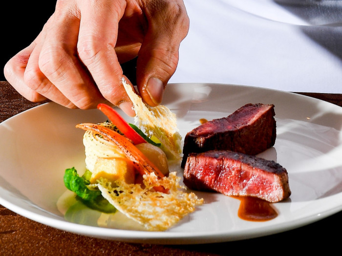ご会食で大事な「お料理」。幅広い年齢の方から支持され愛される「味のプラザ」をご賞味ください