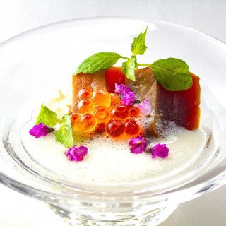 年々移り変わる旬を取り入れ、ゼロから生み出す四季折々のウエディングメニュー