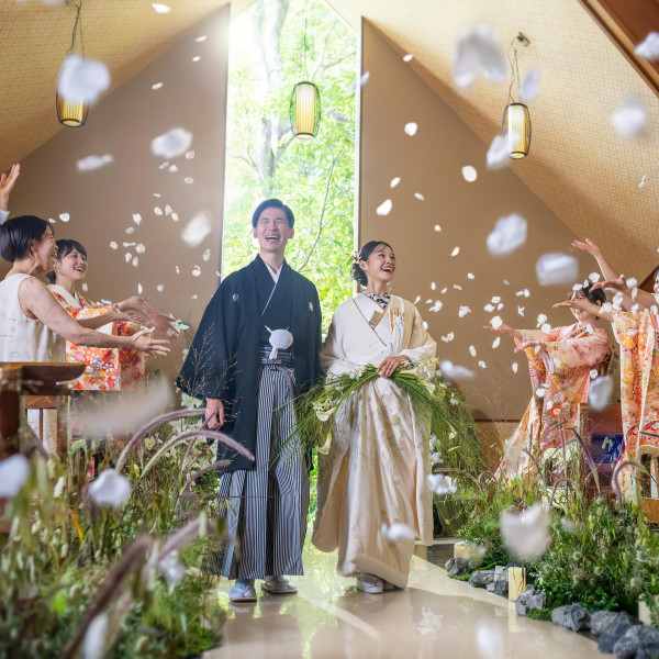 ★公式HPからの予約で、土日祝限定＊豪華カタログギフト5000円相当プレゼント！