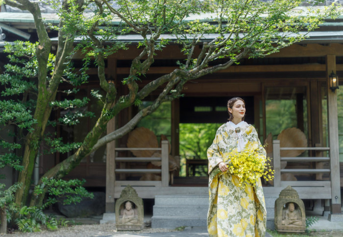 少しお腹が大きくなってきた方には和装もおすすめ！お腹周りの包まれる感じと草履の見事な安定感