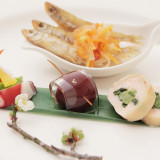 お箸を使ったお料理も好評。和風の前菜でゲストの皆様も安心
