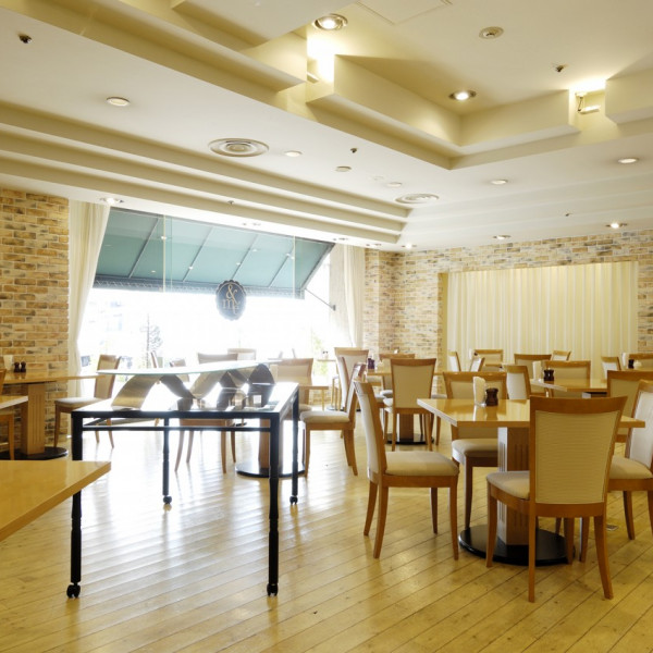 結婚式が名残惜しいゲストの方々には、レストランにてお茶会や二次会を。|Mito KEISEI HOTEL （水戸京成ホテル）の写真(1062869)