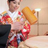 和装での憧れ演出「鏡開き」