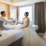 結婚式の余韻をかみしめる幸せな時間