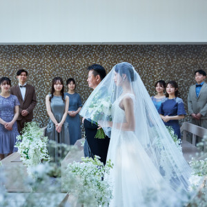 これまでの感謝とともに親御様と歩むバージンロード|ホテルアソシア静岡の写真(53795694)