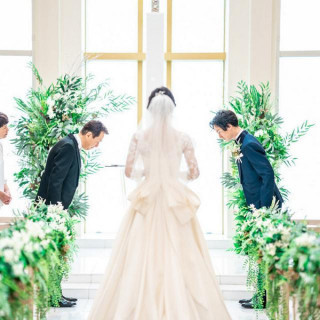 自然光が降り注ぐチャペル