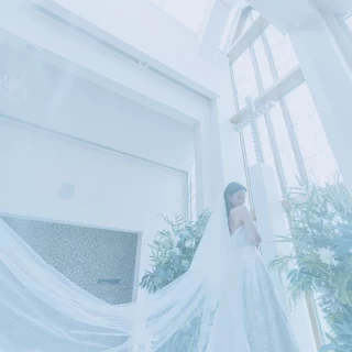 ロングトレーンを靡かせて