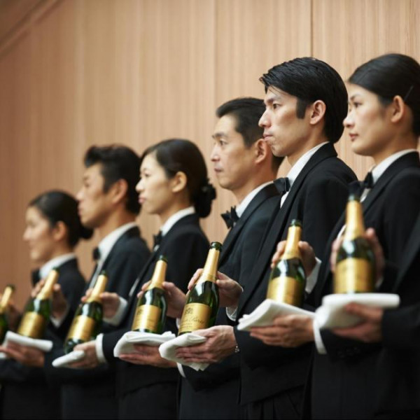 経験豊富なサービスのプロがおふたりの大切なゲストをおもてなしします