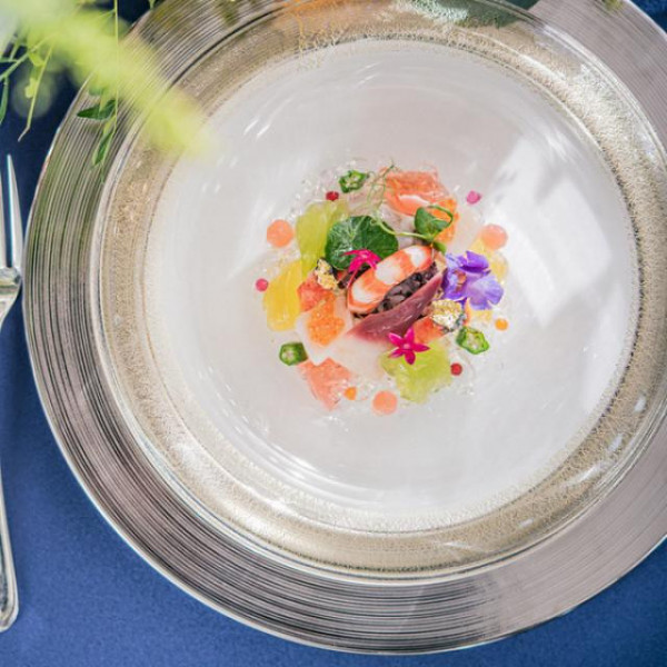 ホテルシェフ特製の料理でおもてなし