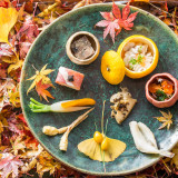 季節の食材で懐石料理を。歴史を重ねた料亭の味をご提供いたします。