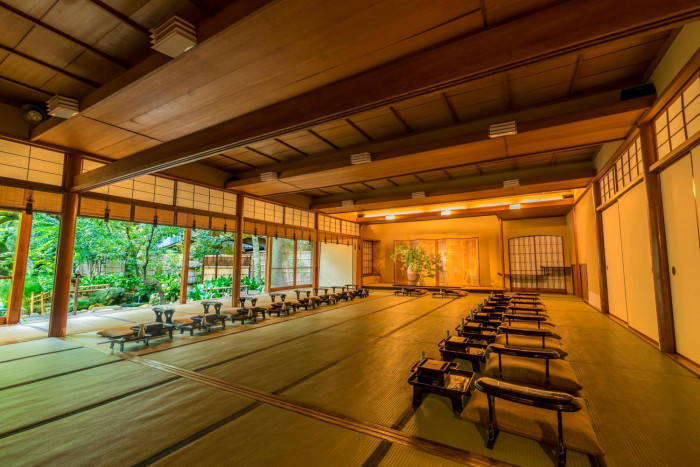 親族婚でもご利用いただける、数寄屋造りの「葵の間」