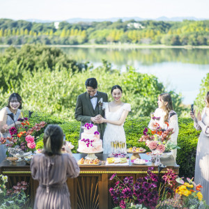 大自然の中でのケーキカット|THE ORIENTAL TERRACE HIDEAWAY（ジオリエンタルテラス ハイダウェイ）の写真(47241232)