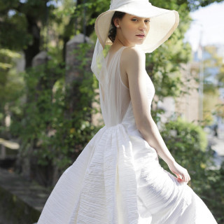 花嫁たちを美しく彩る純白のドレスは、高級裁縫にこだわったオートクチュールシルクドレス。