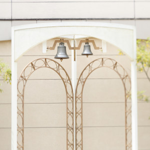 おふたりに幸せを運ぶ鐘「カリヨン」。
大切なゲストの前で、皆様への感謝の気持ちが込めて。|ホテルグランヒルズ静岡（旧ホテルセンチュリー静岡）の写真(14264979)