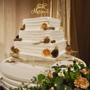 フレッシュウエディングケーキでも、おふたりだけのオリジナルケーキご用意も可能。|ホテルグランヒルズ静岡（旧ホテルセンチュリー静岡）の写真(14264097)