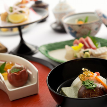 伝承の技をさりげなく息づかせて、「雅」の心でおもてなしする日本料理