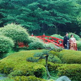 400余年の歴史を誇る、緑豊かな日本庭園にて絆と情緒溢れる人前式が叶う。
