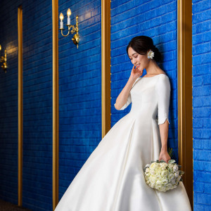 ウエディングドレスが映える青い壁は人気のフォトスポット。|ホテルニューオータニの写真(23144753)