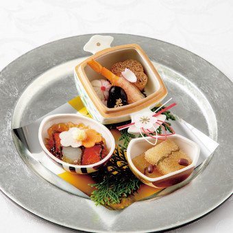 コースの最初を飾る和食の前菜「祝肴」。一つひとつ意味の込められたお祝いの品々を堪能できる