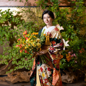 ロビーには四季折々の花々が|東京大神宮マツヤサロンの写真(42104498)