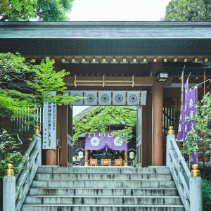 都心に位置しながら清々しい緑と静寂に包まれたこの神社は高い格式を有する「東京五社」のひとつに数えられている|東京大神宮マツヤサロンの写真(17906850)