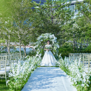 【ガーデン挙式】緑溢れるガーデンでセレモニーも!笑顔溢れるナチュラルウエディングを。|ホテルフランクスの写真(57142989)