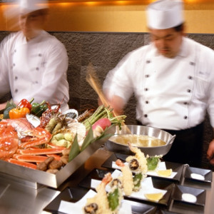 【天ぷらバー】ゲストへのおもてなしを第一に。板前が目の前で握ってくれる「寿司バー」も大人気。|ホテルフランクスの写真(246709)