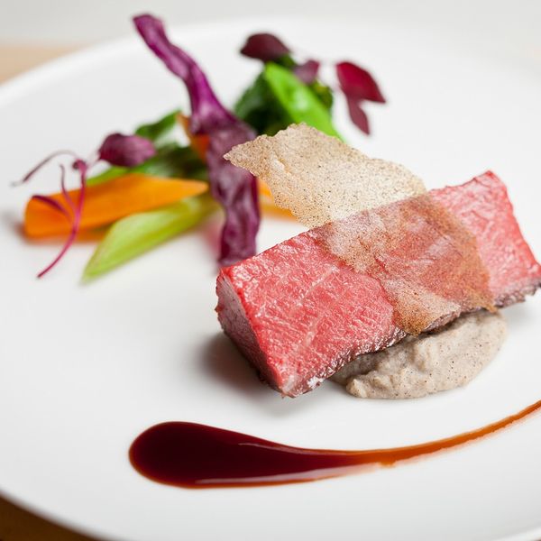 メインだけではなく、付け合せ1つ1つにもこだわる料理。食べるソースと呼ばれる1週間かけて作るソースは最後の一口までゲストを楽しませてくれる。|ホテルフランクスの写真(692330)