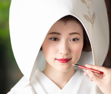 花嫁支度の仕上げに母から贈られる「嫁ぎの紅」。感謝の気持ちが溢れて