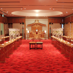 【挙式会場・シーン】【神殿】神聖なこの空間で、日本古来の伝統を重んじ、清らかな愛を誓う [挙式スタイル / 神前式] [収容人数 / ～40名]|川越プリンスホテルの写真(29669277)
