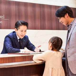【フロントスタッフ】ご来館いただくすべてのお客さまへ感謝をもっておもてなしをいたします。