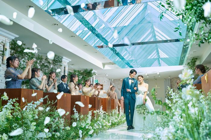 ＼アッと驚く／花嫁の登場に合せて天窓が開く入場シーン☆