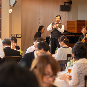 披露宴会場にあるステージで生演奏|リストランテ ステッラポラーレの写真(3651333)